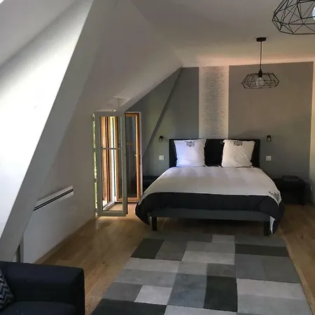 Domaine Du Carouge Guest house Lirey